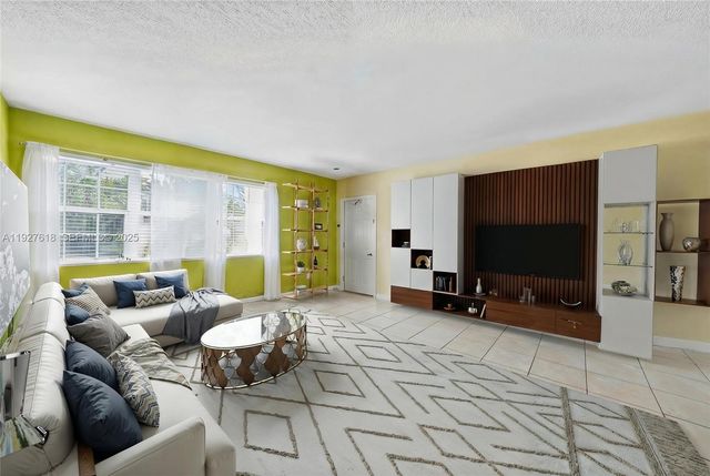 221 SE 9th Ave 202, Pompano Beach, FL 33060