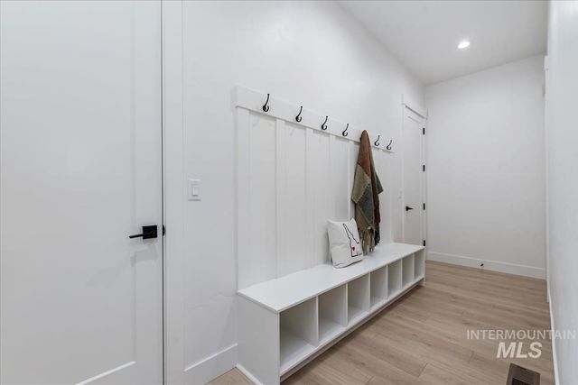 207 S Eagles Roost Way, Eagle, ID 83616