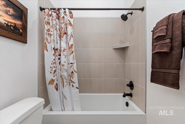 207 S Eagles Roost Way, Eagle, ID 83616
