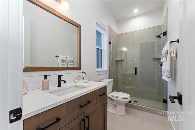 207 S Eagles Roost Way, Eagle, ID 83616