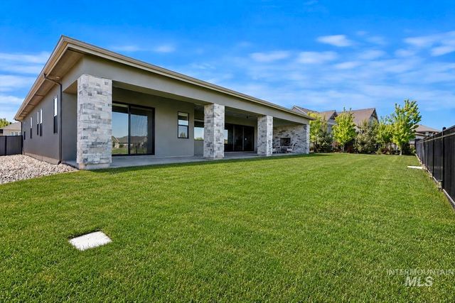207 S Eagles Roost Way, Eagle, ID 83616