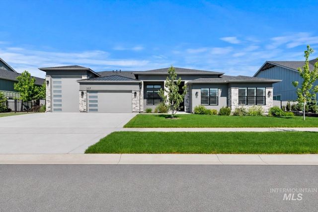 207 S Eagles Roost Way, Eagle, ID 83616
