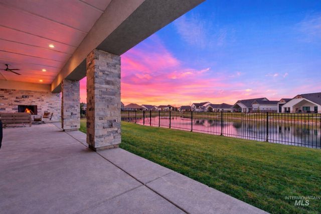 207 S Eagles Roost Way, Eagle, ID 83616