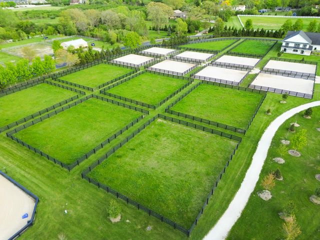14341 W OLD SCHOOL Road, Libertyville, IL 60048