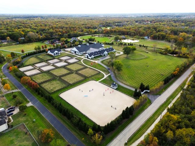 14341 W OLD SCHOOL Road, Libertyville, IL 60048