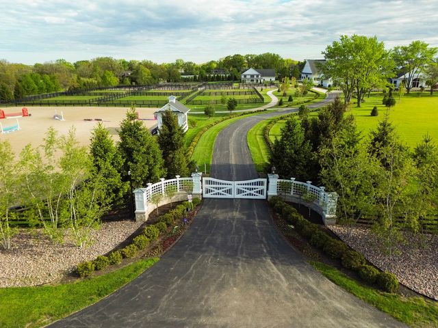 14341 W OLD SCHOOL Road, Libertyville, IL 60048