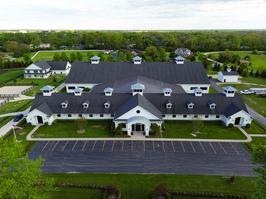 14341 W OLD SCHOOL Road, Libertyville, IL 60048