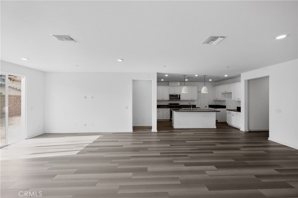 Image 3 of property listing at 41507 Red Car, Lake Elsinore, CA 92532