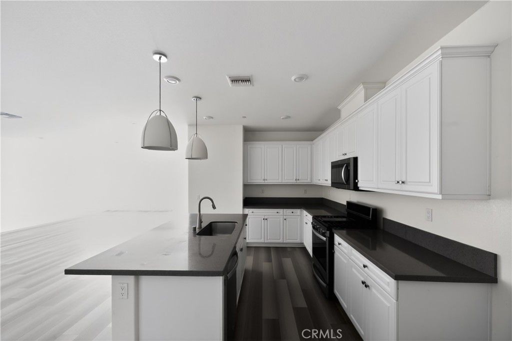 Image 4 of property listing at 41507 Red Car, Lake Elsinore, CA 92532