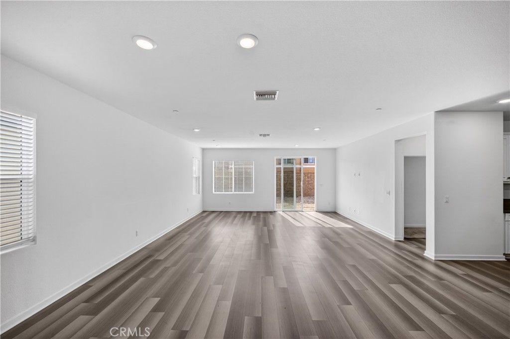 Image 9 of property listing at 41507 Red Car, Lake Elsinore, CA 92532