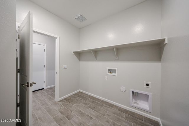 18110 W CREEDANCE Boulevard, Surprise, AZ 85387