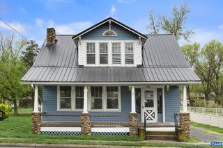 208 E LEE ST, Broadway, VA 22815