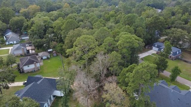 31 Holly Springs Drive, Conroe, TX 77302