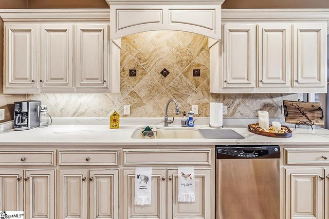 309 Saddlers Run, Chesnee, SC 29323