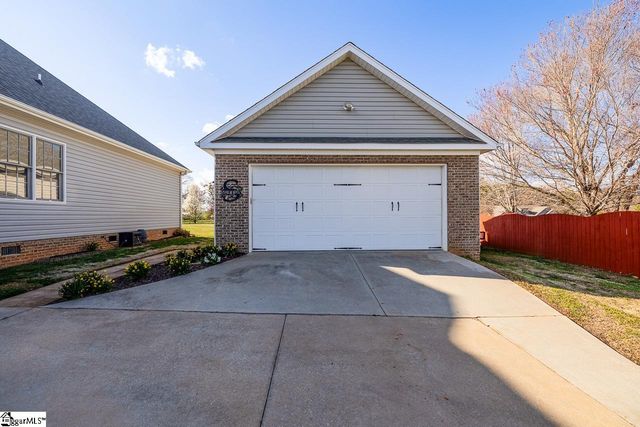 309 Saddlers Run, Chesnee, SC 29323