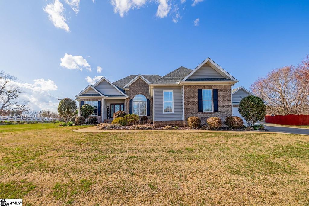 309 Saddlers Run, Chesnee, SC 29323