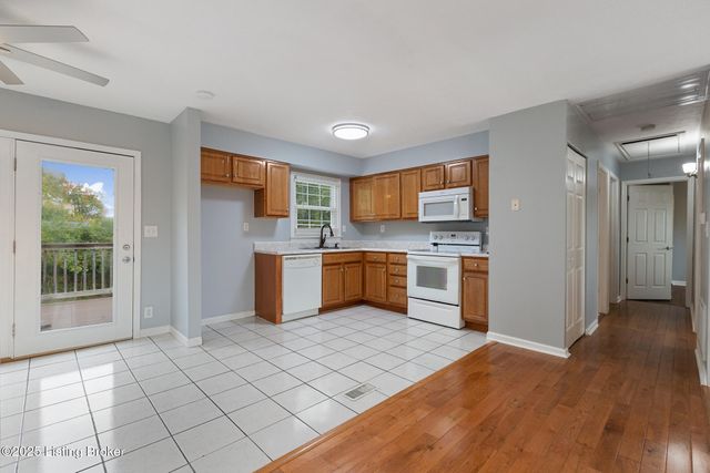 6901 Holly Lake Dr, Louisville, KY 40291