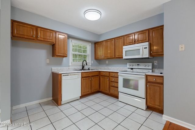 6901 Holly Lake Dr, Louisville, KY 40291