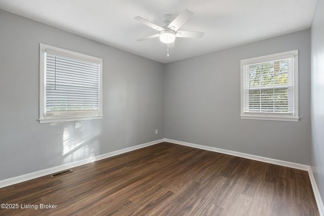 6901 Holly Lake Dr, Louisville, KY 40291