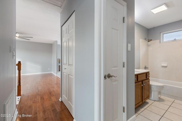 6901 Holly Lake Dr, Louisville, KY 40291