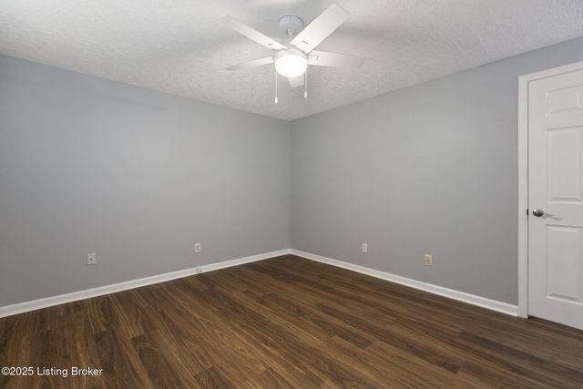 6901 Holly Lake Dr, Louisville, KY 40291