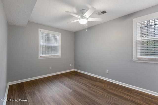 6901 Holly Lake Dr, Louisville, KY 40291