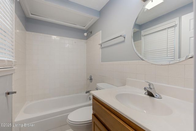 6901 Holly Lake Dr, Louisville, KY 40291