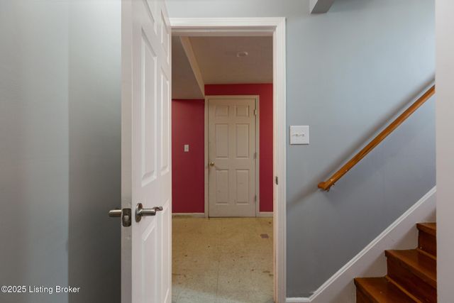 6901 Holly Lake Dr, Louisville, KY 40291