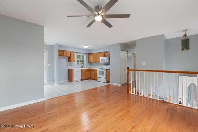 6901 Holly Lake Dr, Louisville, KY 40291