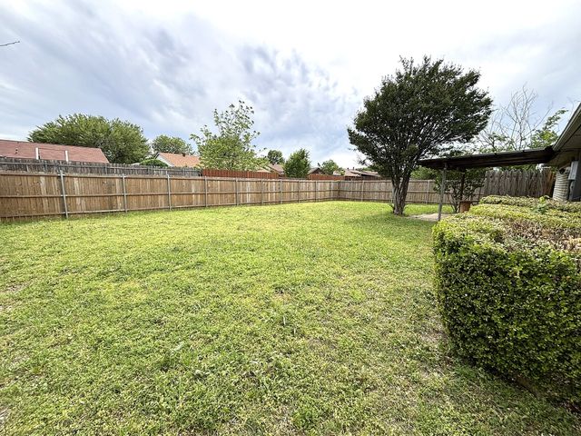 5620 Pearce Street, The Colony, TX 75056