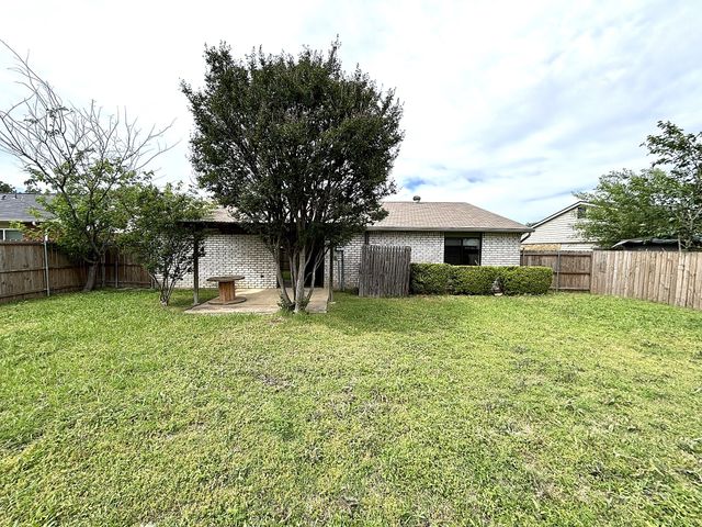 5620 Pearce Street, The Colony, TX 75056