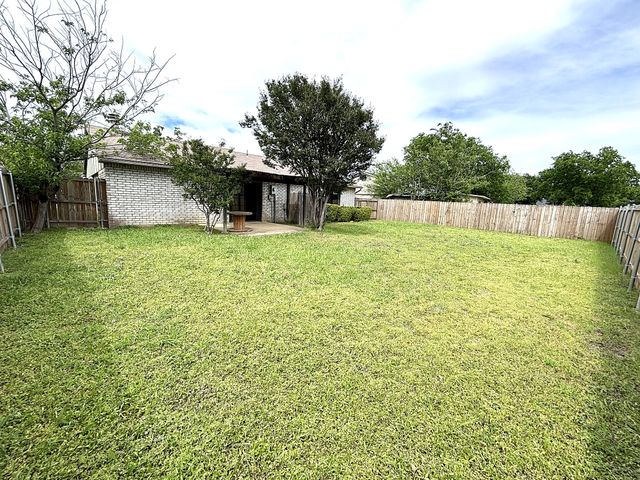 5620 Pearce Street, The Colony, TX 75056