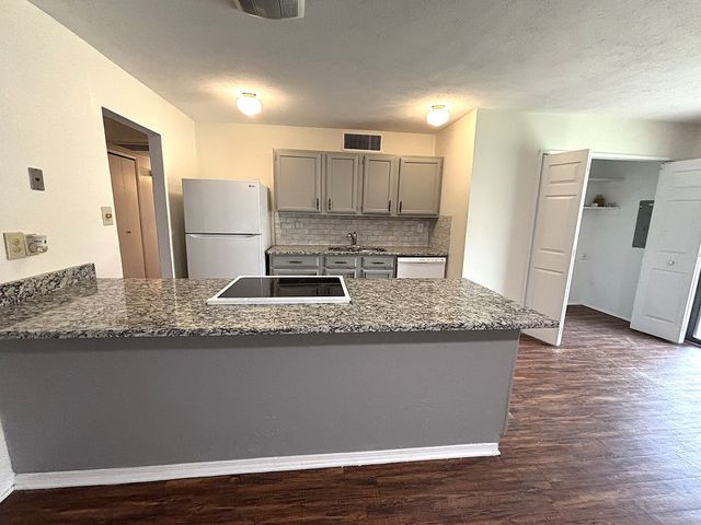 5620 Pearce Street, The Colony, TX 75056