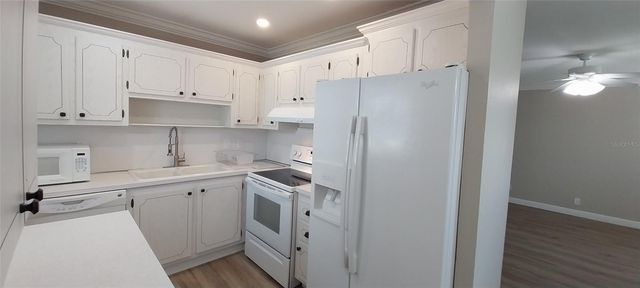 1811 BEDFORD LANE 157, Sun City Center, FL 33573