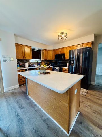 46758 Creeks Bend, Canton Charter Township, MI 48188