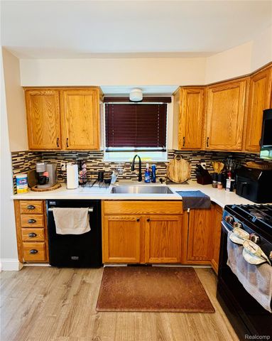 46758 Creeks Bend, Canton Charter Township, MI 48188