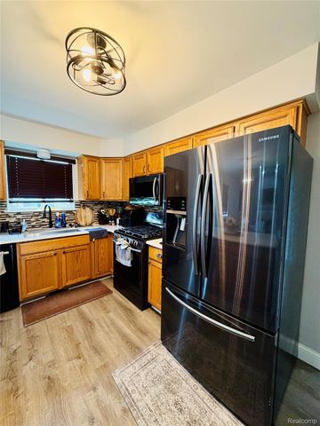 46758 Creeks Bend, Canton Charter Township, MI 48188