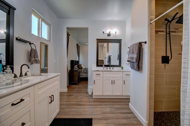 14 Zentner Road, Los Lunas, NM 87031