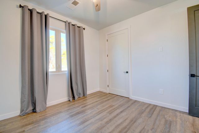 14 Zentner Road, Los Lunas, NM 87031