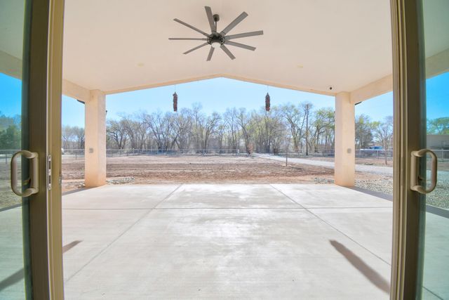 14 Zentner Road, Los Lunas, NM 87031