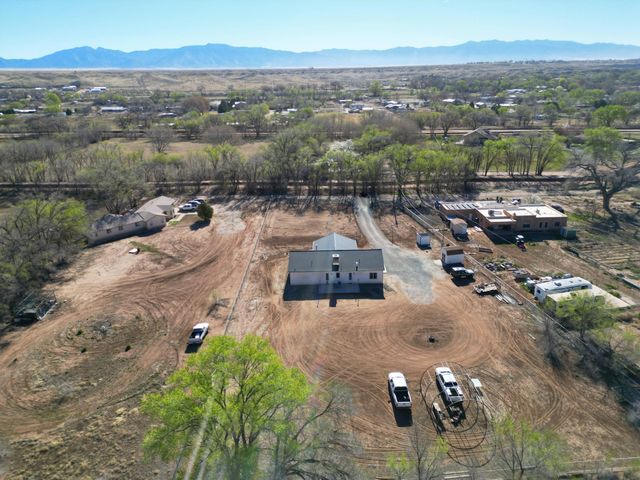 14 Zentner Road, Los Lunas, NM 87031