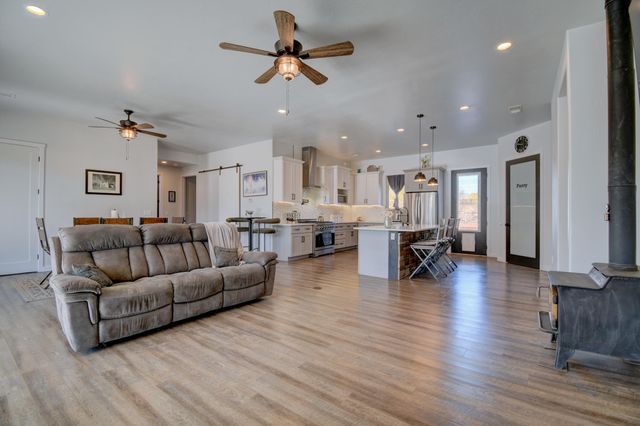 14 Zentner Road, Los Lunas, NM 87031