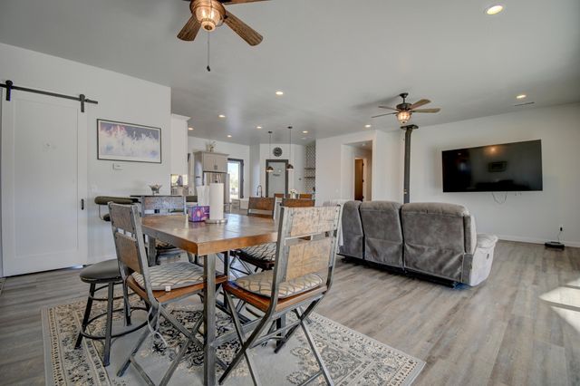 14 Zentner Road, Los Lunas, NM 87031