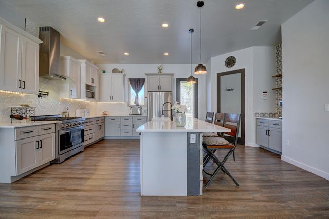 14 Zentner Road, Los Lunas, NM 87031