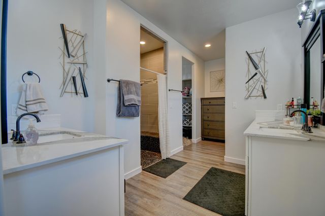 14 Zentner Road, Los Lunas, NM 87031