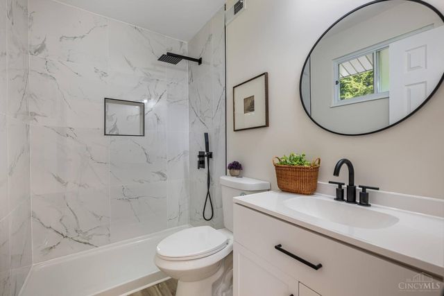 8249 Lakenoll Court, West Chester, OH 45069
