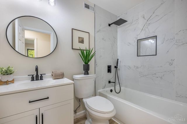 8249 Lakenoll Court, West Chester, OH 45069