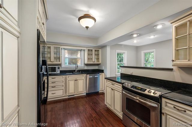 410 Catalpa Drive, Royal Oak, MI 48067