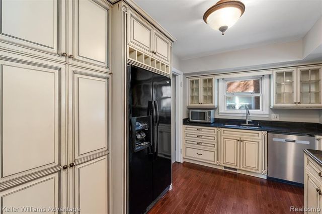 410 Catalpa Drive, Royal Oak, MI 48067