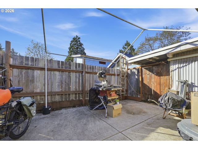 2296 PIERCE St, Eugene, OR 97405